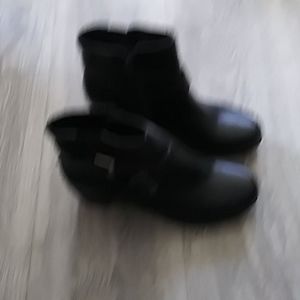 One pair of ankle boots